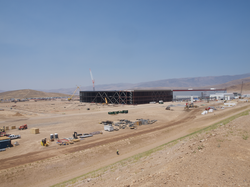 As you can see, it’s still under construction, but production of small-scale production has already started of Powerwalls and Powerpacks, which are basically stacks of Powerwall batteries with mostly industrial and commercial uses. Photo credit: Michael Ballaban/Jalopnik